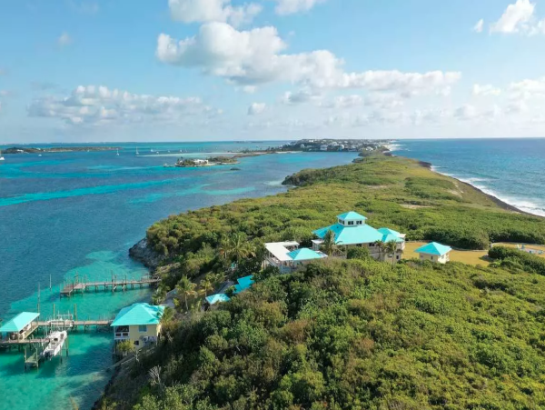 Luxurious Island Retreat with Breathtaking Views in Hope Town